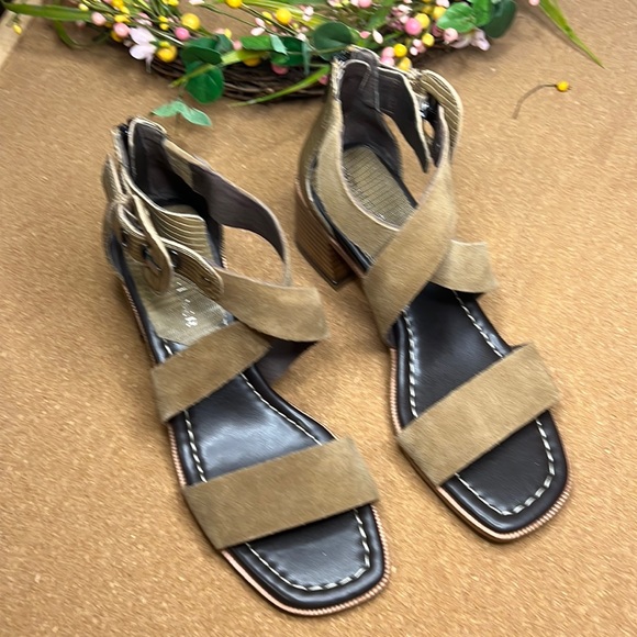 Donald J. Pliner | Shoes | Donald Pliner Helen Strappy Sandals Biscotti  Wrap Sadals Block Heel Size 75 | Poshmark